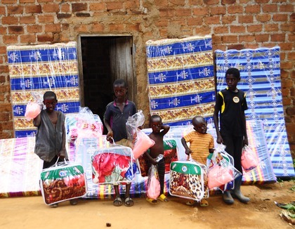 Goede matrassen voor Oegandese kinderen