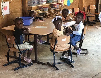 Kinderen op school in Soleil de Hollande, Haiti